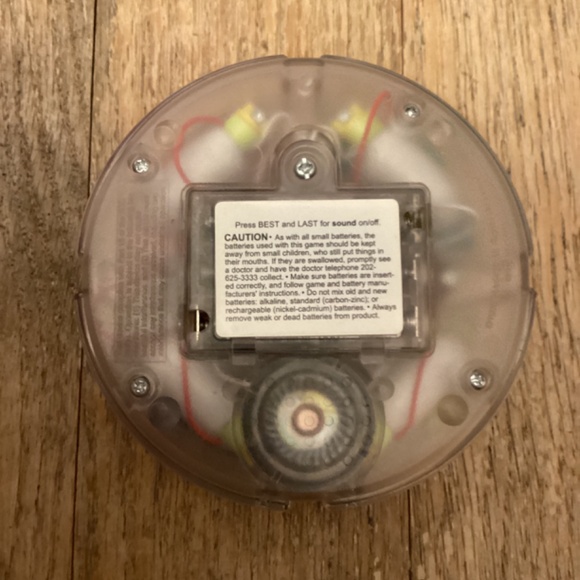 Vintage Clear Mini Hasbro Simon Says Handheld Electronic Memory Game 1998 BR4 - Picture 3 of 7